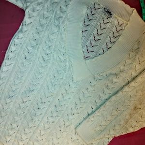 Jolie vintage women's large v-neck White sweater
